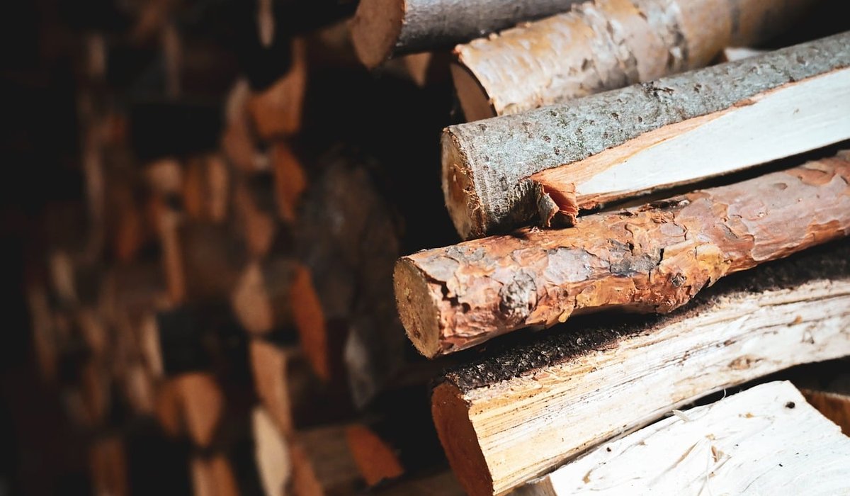 Choosing smokeless fuels for urban smoke control areas